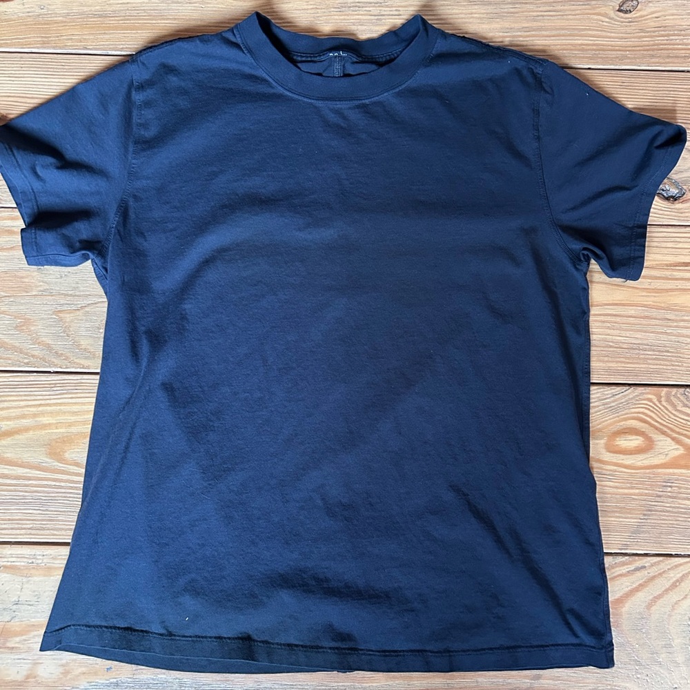 Like New Lululemon All Yours T-Shirt Black Size 6 - Picture 4 of 6